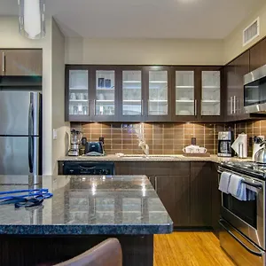 Abode 3 Bedroom Walk To Beale Autozone Park Restaurants Memphis